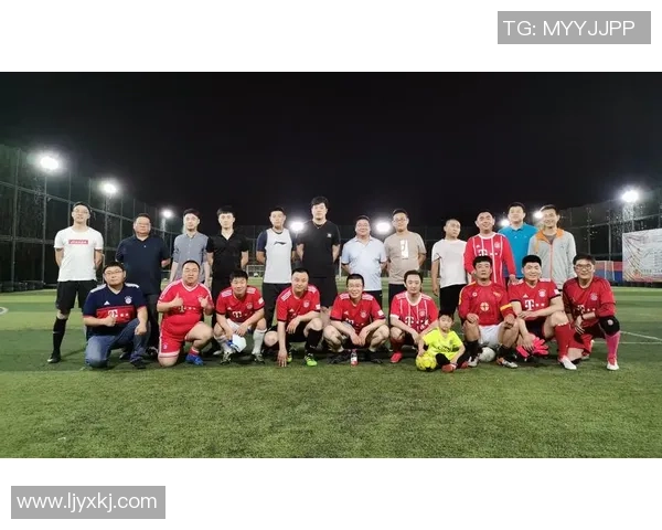 阿豹足球带你领略激情四溢的绿茵场,感受团队合作与拼搏精神的魅力 阿豹足球带你领略激情四溢的绿茵场,感受团队合作与拼搏精神的魅力